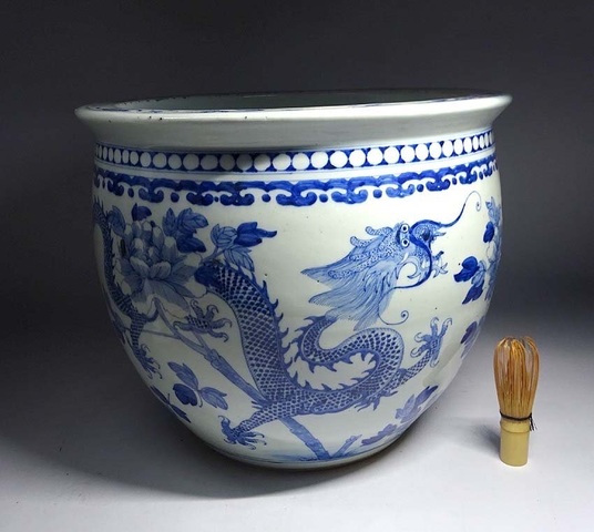 古玩陶瓷清中晚清青花龍竄花紋缸真品鑒賞圖
