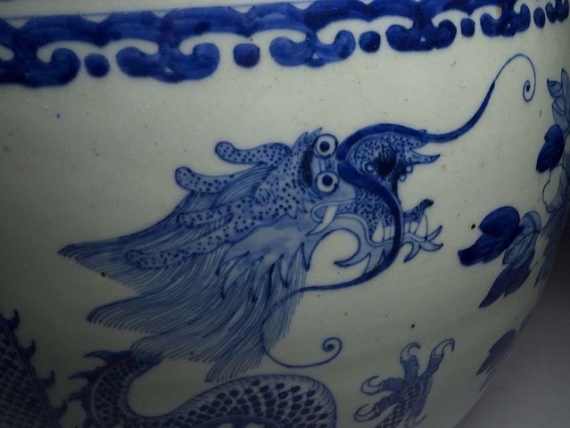 古玩陶瓷清中晚清青花龍竄花紋缸真品鑒賞圖