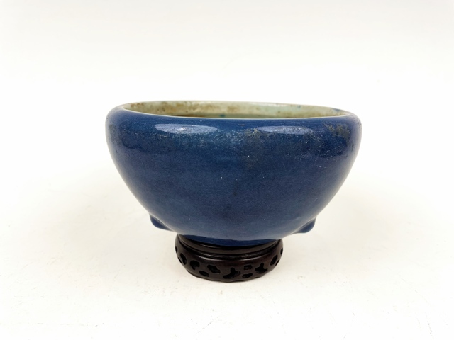 古玩陶瓷清中期·霽藍釉三足爐真品鑒賞圖