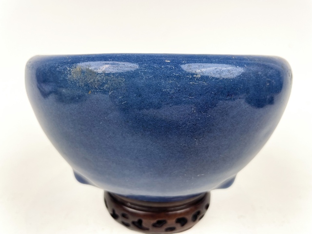 古玩陶瓷清中期·霽藍釉三足爐真品鑒賞圖