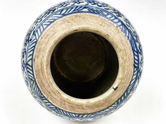 古玩陶瓷清中早·太陽花卉紋青花罐真品鑒賞圖