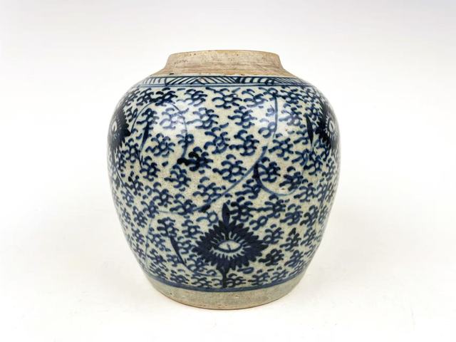 古玩陶瓷清中早·太陽花卉紋青花罐真品鑒賞圖