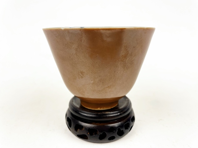 古玩陶瓷清末民初·紫金釉青花魚藻紋鈴鐺杯真品鑒賞圖