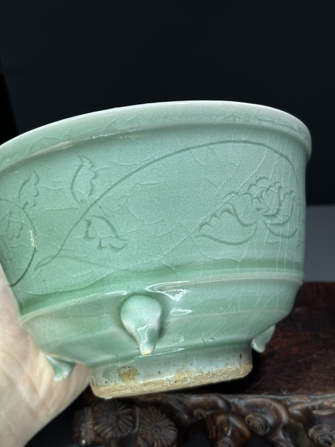 古玩陶瓷龍泉青釉三足吊腳爐真品鑒賞圖