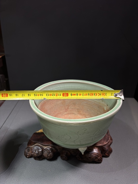 古玩陶瓷龍泉青釉三足吊腳爐真品鑒賞圖