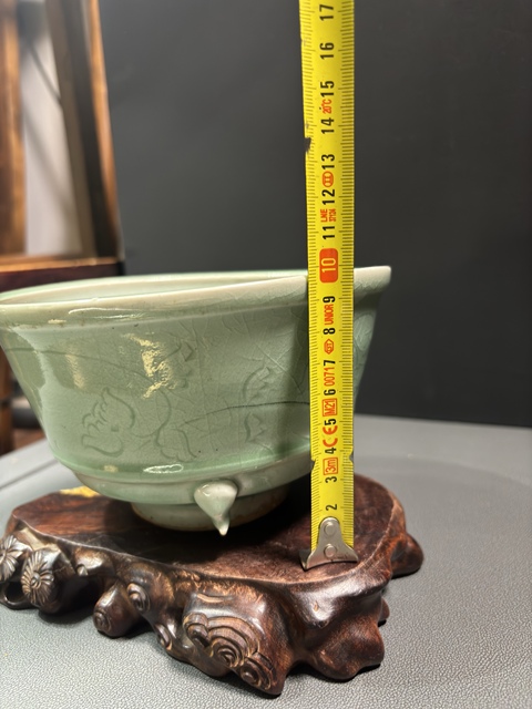 古玩陶瓷龍泉青釉三足吊腳爐真品鑒賞圖
