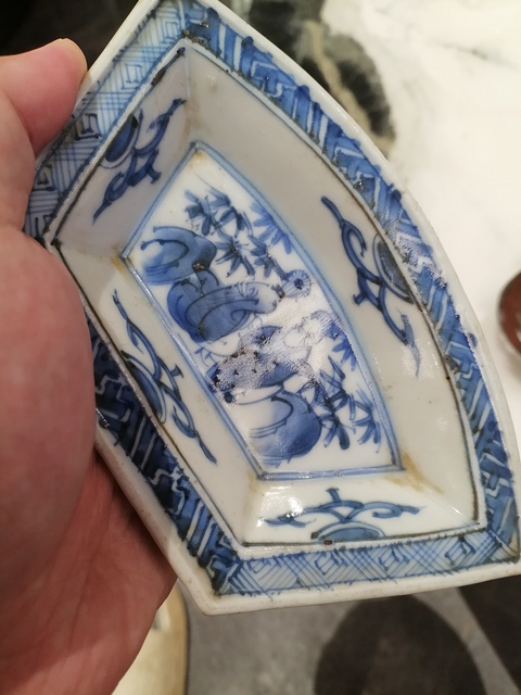 古玩陶瓷日本明治青花人物紋攢盤真品鑒賞圖