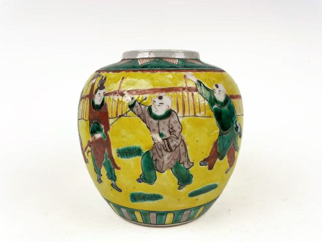 古玩陶瓷清末民初·五彩嬰戲圖罐真品鑒賞圖