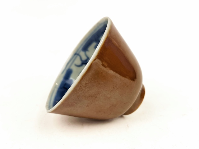 古玩陶瓷清末民初·紫金釉青花魚藻紋鈴鐺杯真品鑒賞圖