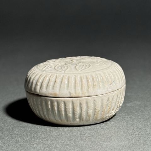 古玩陶瓷青白釉花卉紋粉盒真品鑒賞圖