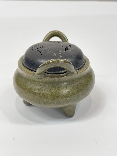 古玩陶瓷清中晚期茶葉末釉三足爐真品鑒賞圖