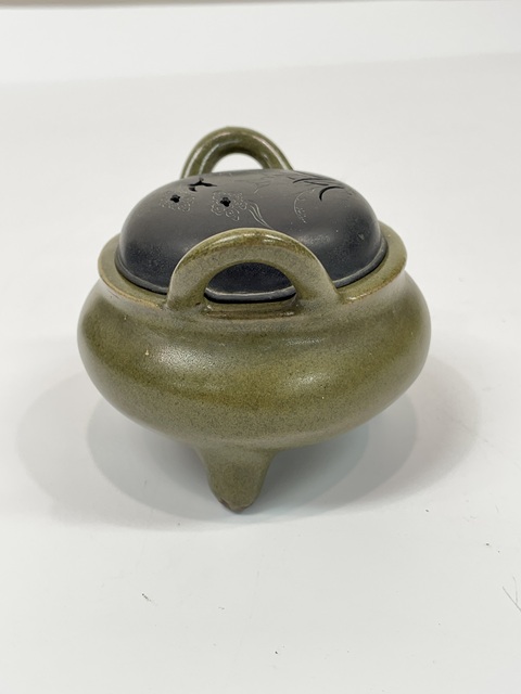 古玩陶瓷清中晚期茶葉末釉三足爐真品鑒賞圖
