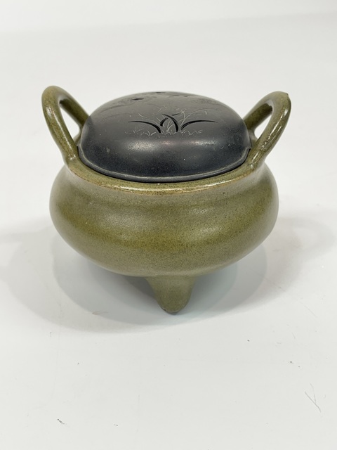古玩陶瓷清中晚期茶葉末釉三足爐真品鑒賞圖