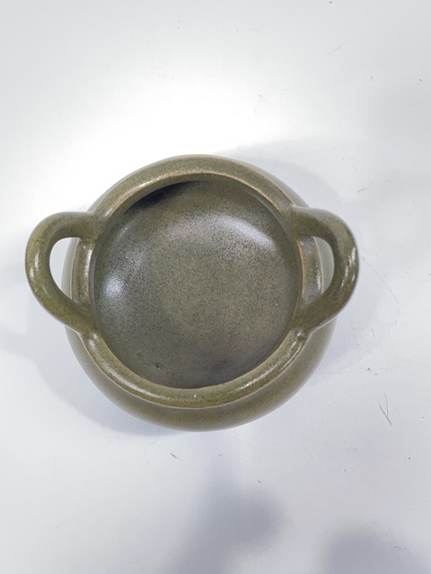 古玩陶瓷清中晚期茶葉末釉三足爐真品鑒賞圖
