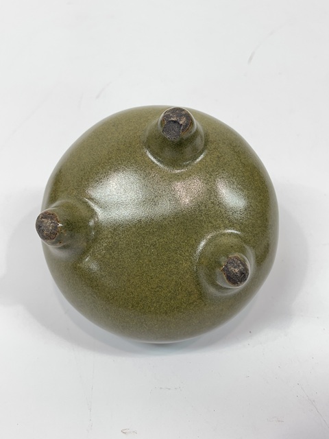 古玩陶瓷清中晚期茶葉末釉三足爐真品鑒賞圖