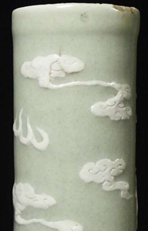 古玩陶瓷豆青釉堆白龍紋荸薺瓶真品鑒賞圖