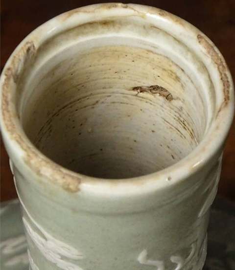 古玩陶瓷豆青釉堆白龍紋荸薺瓶真品鑒賞圖