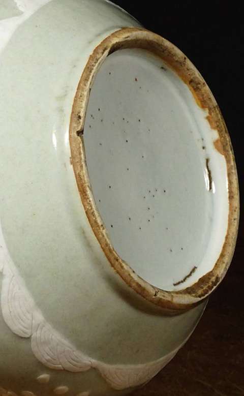古玩陶瓷豆青釉堆白龍紋荸薺瓶真品鑒賞圖