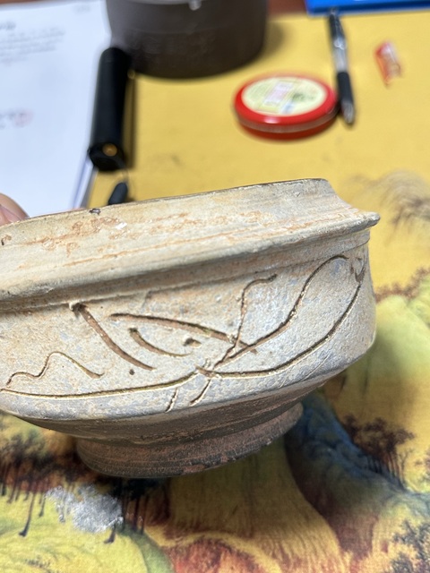 古玩陶瓷白釉刻花香爐真品鑒賞圖