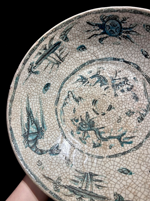 古玩陶瓷哥釉綠彩雙龍趕珠魚蝦蟹紋盤真品鑒賞圖