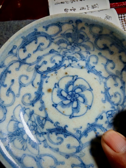 古玩陶瓷花卉紋青花盤真品鑒賞圖