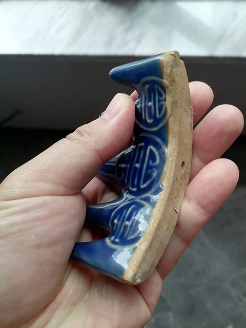 古玩陶瓷霽藍釉印花五指筆山真品鑒賞圖
