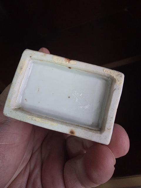 古玩陶瓷青花洞石花卉紋四方瓶真品鑒賞圖