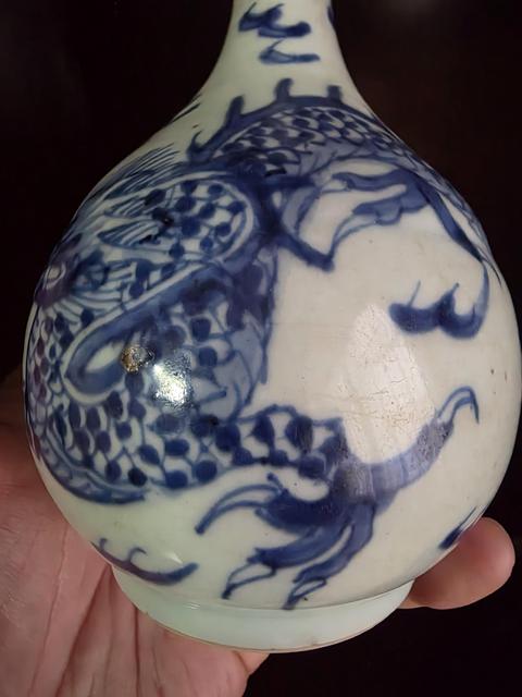 古玩陶瓷青花云龍紋膽瓶真品鑒賞圖