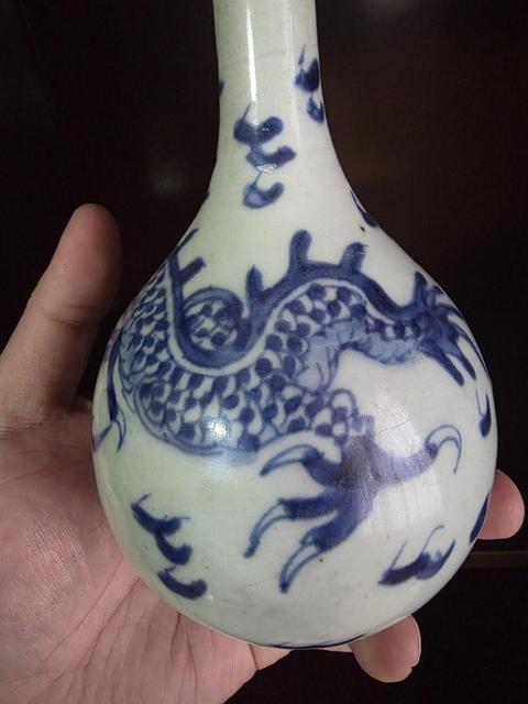 古玩陶瓷青花云龍紋膽瓶真品鑒賞圖