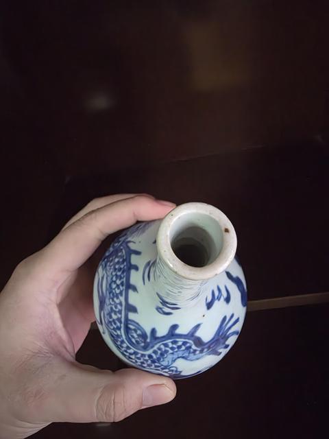 古玩陶瓷青花云龍紋膽瓶真品鑒賞圖