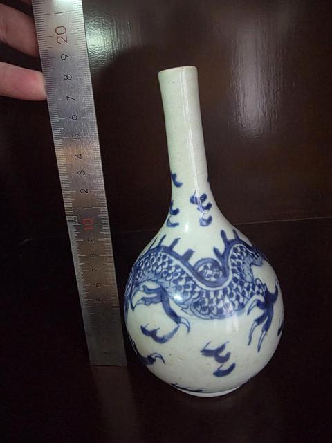 古玩陶瓷青花云龍紋膽瓶真品鑒賞圖