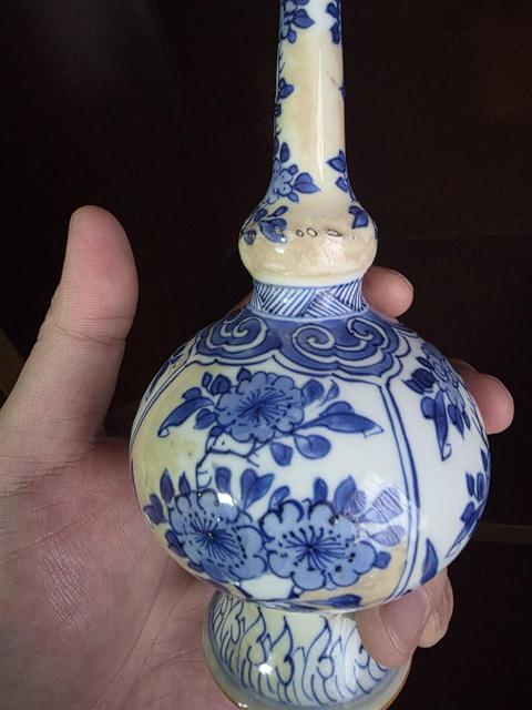 古玩陶瓷青花洞石花卉紋錐把瓶真品鑒賞圖