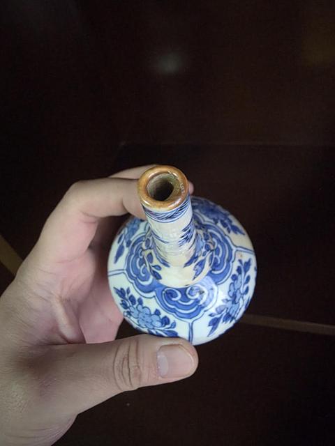 古玩陶瓷青花洞石花卉紋錐把瓶真品鑒賞圖