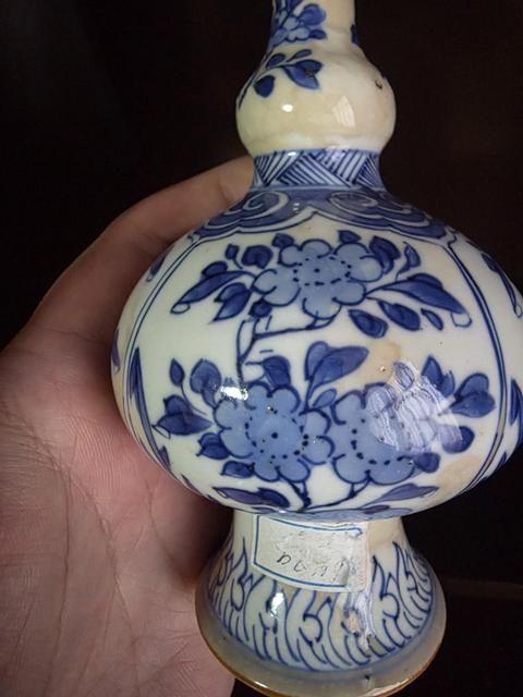 古玩陶瓷青花洞石花卉紋錐把瓶真品鑒賞圖