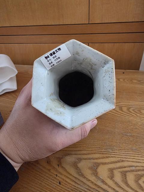 古玩陶瓷粉彩博古花卉紋六方瓶真品鑒賞圖