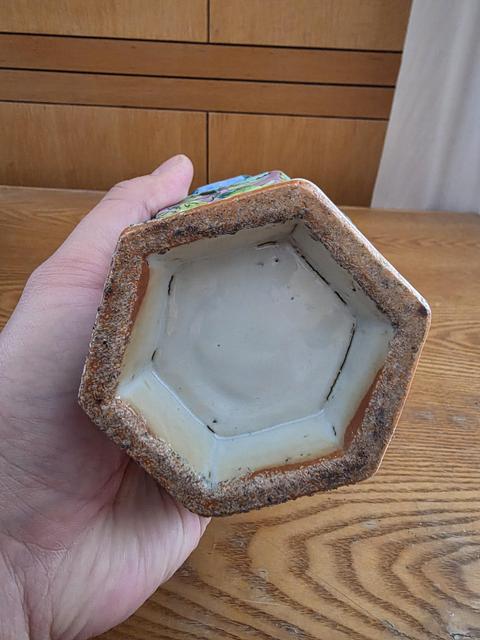 古玩陶瓷粉彩博古花卉紋六方瓶真品鑒賞圖