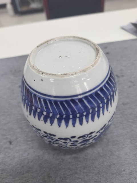 古玩陶瓷花卉紋青花罐真品鑒賞圖