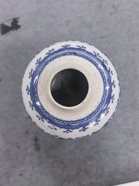 古玩陶瓷花卉紋青花罐真品鑒賞圖
