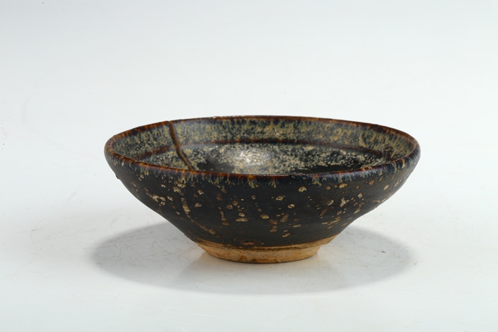古玩陶瓷宋·剪紙貼雙鳳梅花紋盞真品鑒賞圖