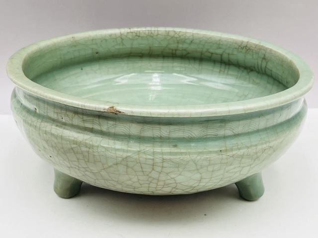 古玩陶瓷晚明青釉三足香爐真品鑒賞圖