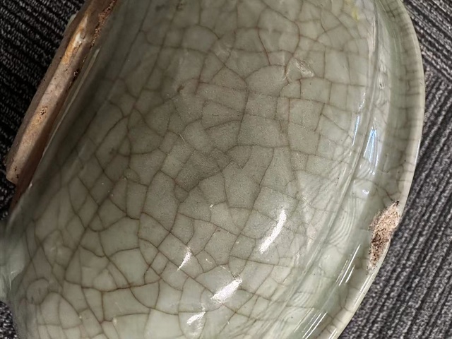 古玩陶瓷晚明青釉三足香爐真品鑒賞圖