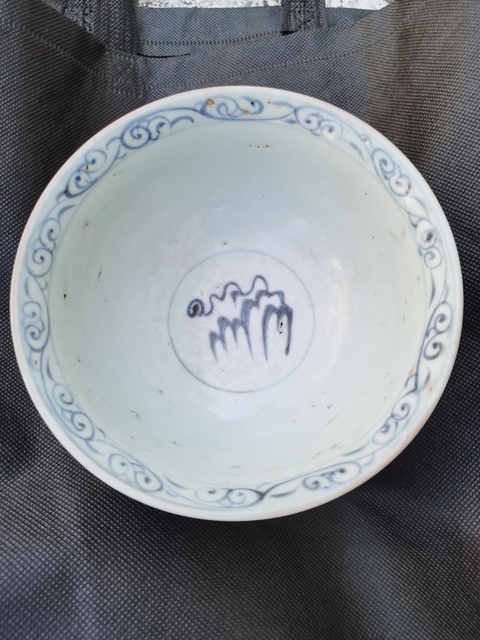 古玩陶瓷青花花卉紋碗真品鑒賞圖