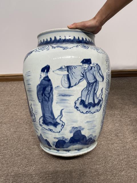 古玩陶瓷人物紋青花罐真品鑒賞圖