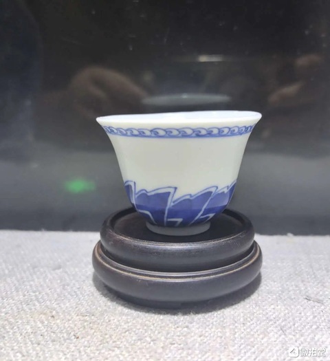 古玩陶瓷明治時期青花鈴鐺杯真品鑒賞圖