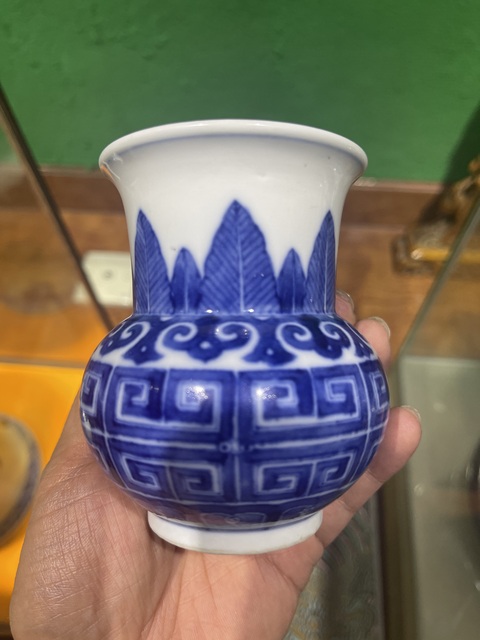 古玩陶瓷青花渣斗真品鑒賞圖