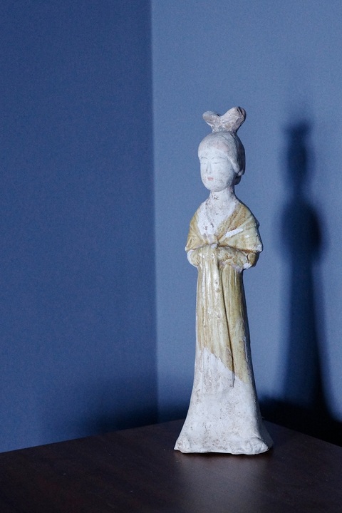 古玩陶瓷唐代仕女俑真品鑒賞圖