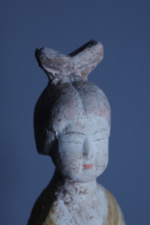 古玩陶瓷唐代仕女俑真品鑒賞圖