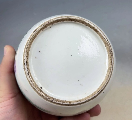 古玩陶瓷粉彩人物罐真品鑒賞圖