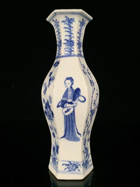 古玩陶瓷人物紋青花瓶真品鑒賞圖