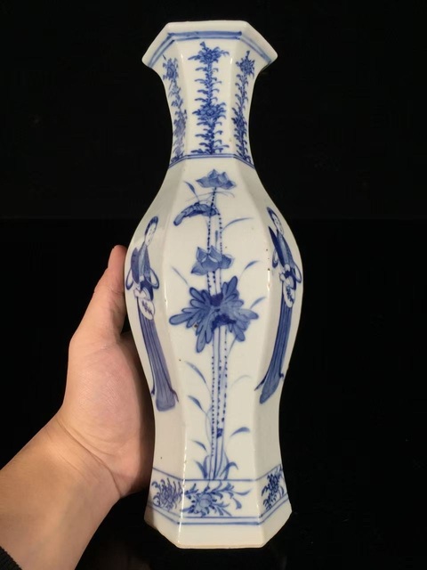 古玩陶瓷人物紋青花瓶真品鑒賞圖